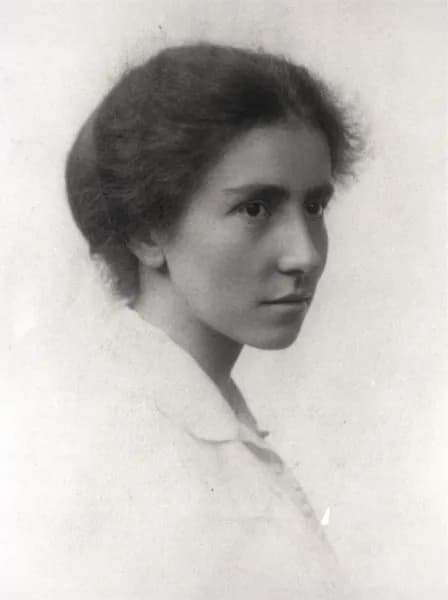 Dorothy Garrod: Cambridge's First Woman Professor and the Secrets of Prehistoric Life